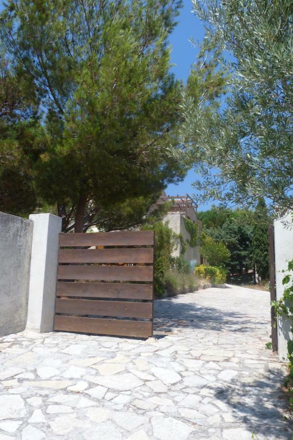 Chez Nous Cassis Bed and Breakfast Exteriör bild